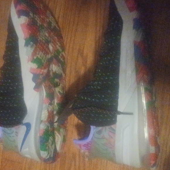 Shoes - Picture 2 of 7